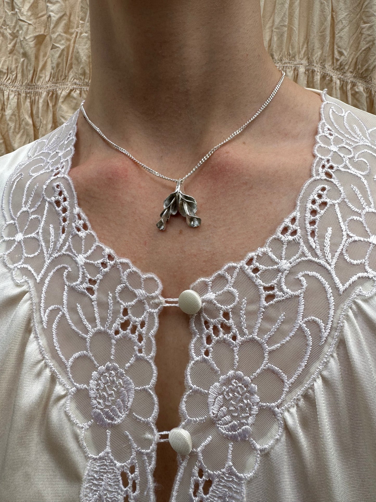 Calla necklace