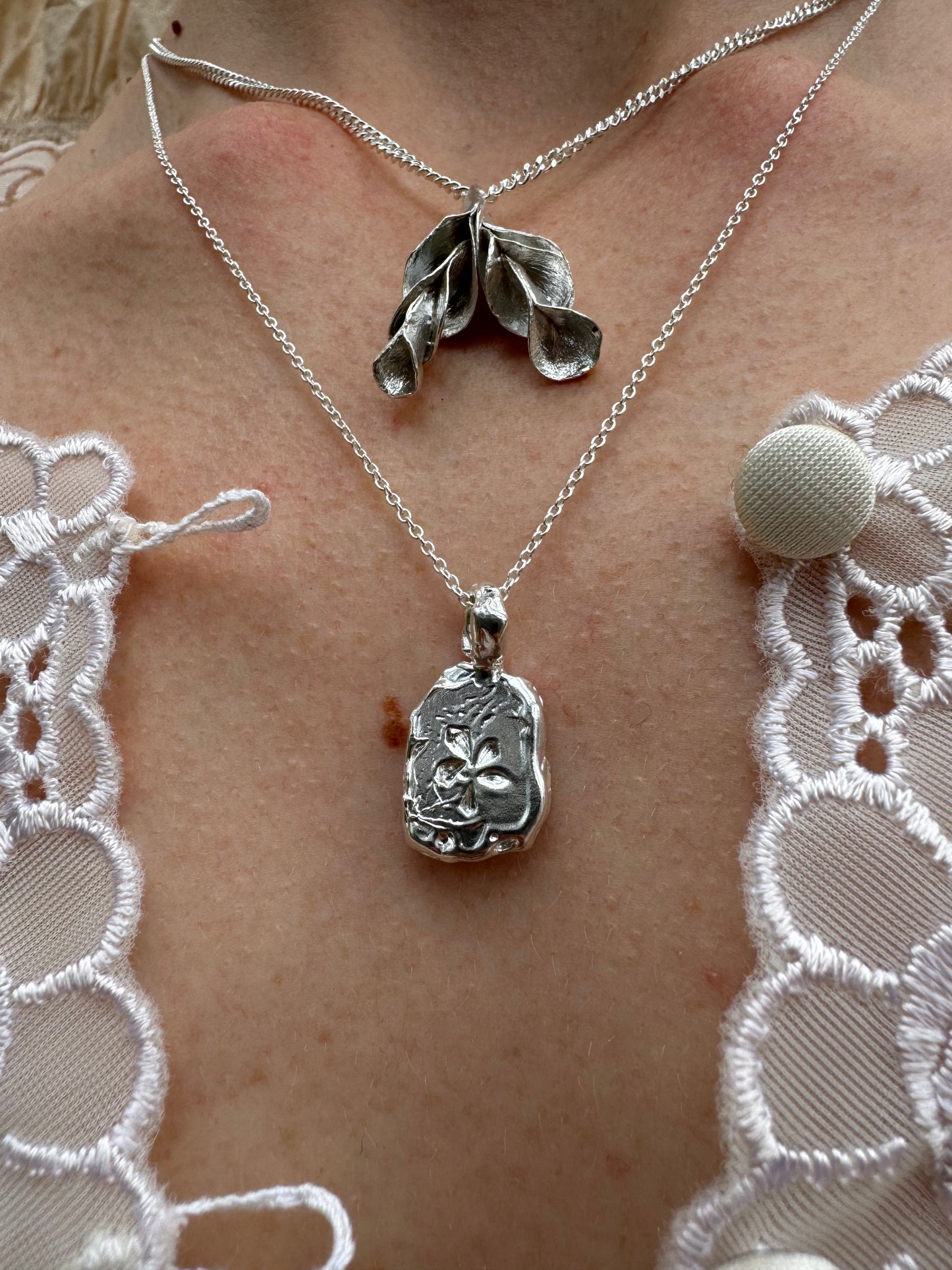 Calla necklace